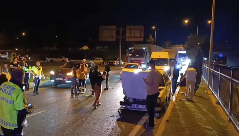 Otoyolda Geri Dönüş Yaparken Korkunç Kaza: İki Çocukla Dört Yaralı