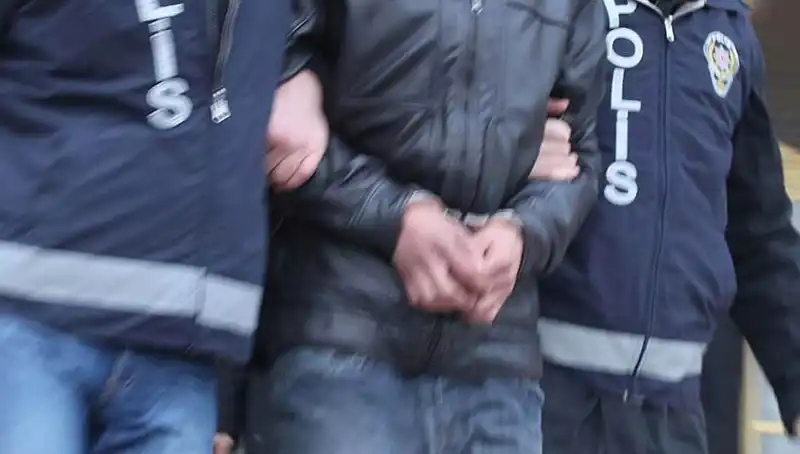 Konya'da Dolandırıcılık Şebekesine Baskın: 13 Kişi Tutuklandı!