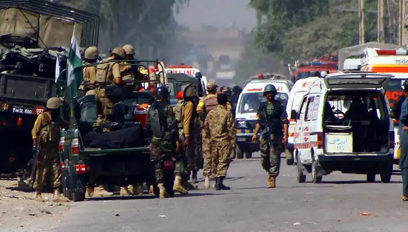 Pakistan'da Camiyi Vuran Bombalı Saldırı: 4 Yaralı