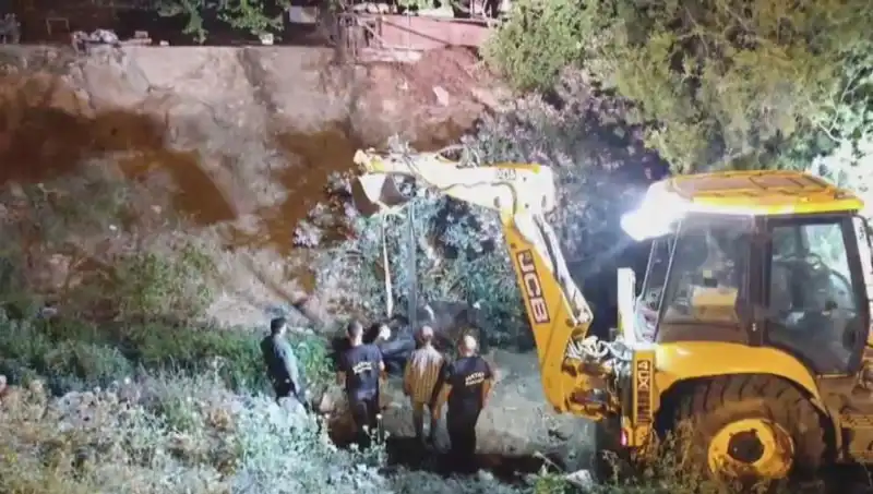 Hatay'da İneği Kurtarma Operasyonu: Kahramanlar Göreve Koştu!