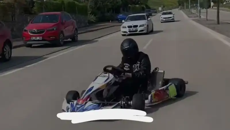Tehlikeli Drift Gösterisi: Go-Kart Sürücüsünün Yolda Yarattığı Şok Anlar!