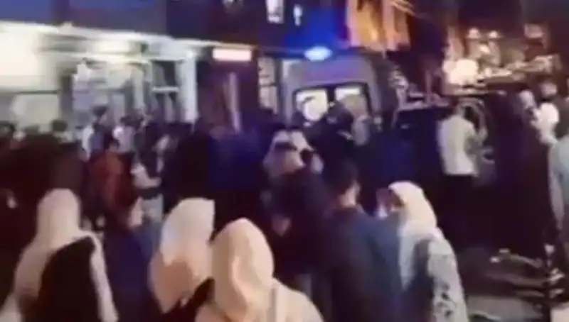 14 Yaşındaki Kader, Balkondan Düşerek Hayati Tehlike Geçiriyor