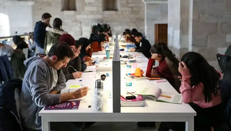 Üniversiteler 2023-2024 Eğitim Döneminin Başlangıç Tarihlerini Duyurdu