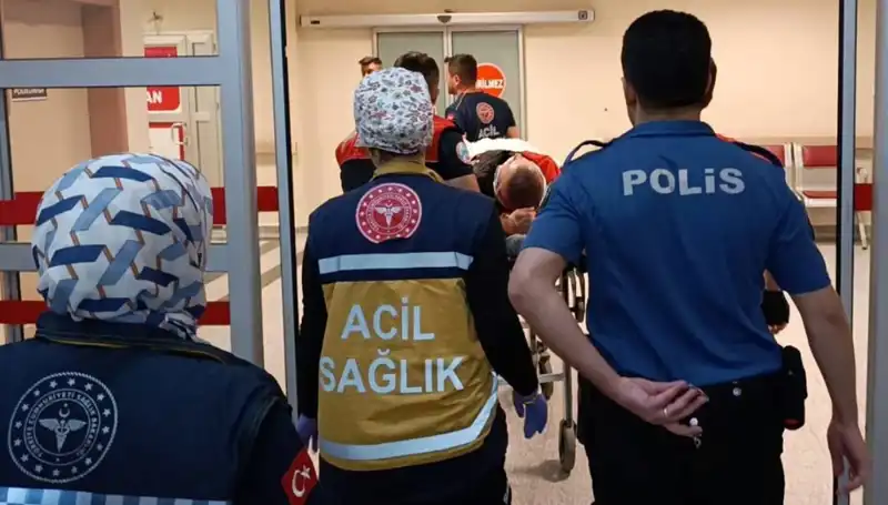 Polis Ekiplerinin İlgisiyle Dikkat Çeken Kaza: İki Yaralı