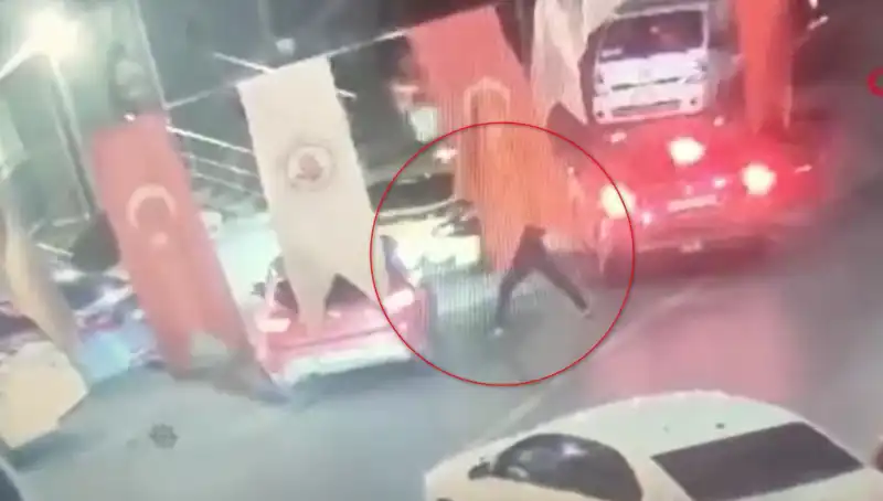 Genç Otomobilde Kurşun Yağmuruna Tutuldu: Ayrıntılar Korkutucu