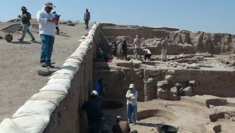 Kilis'teki Oylum Höyük'te Kazı Çalışmaları Yaz Sıcağında Devam Ediyor