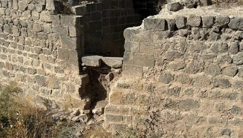 Diyarbakır’da Saint George Kilisesi'ne Ait Kitabe: Hamam Mı, Kilise Mi?