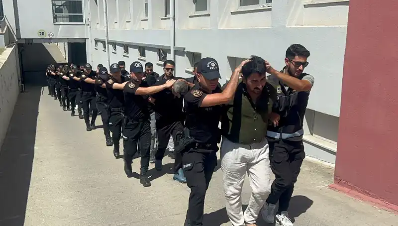 Adana'da Dev Eroin Operasyonu: 825 Kilo Ele Geçirildi, 16 Şüpheli Tutuklandı!