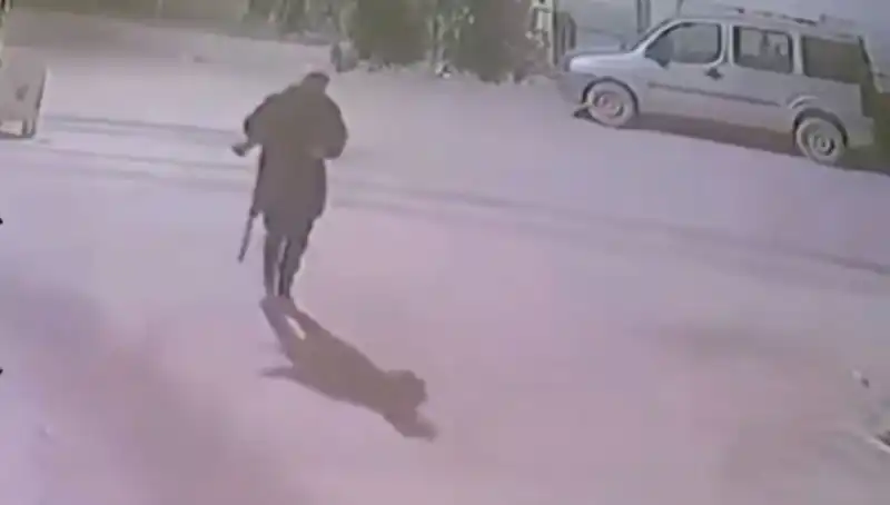 Mertcan Cinayetinde Şok Görüntü: Zanlı Av Tüfeğiyle Kameralara Yakalındı!