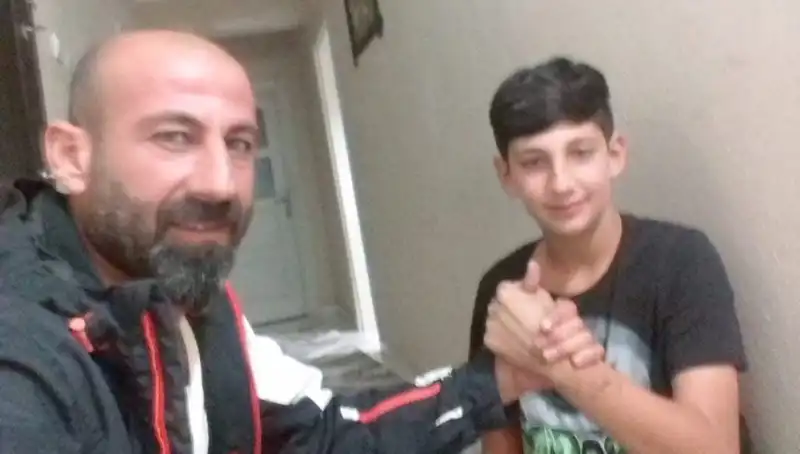 Çatı Tamiri Yaparken Babayı ve Oğlunu Şoke Eden Kaza