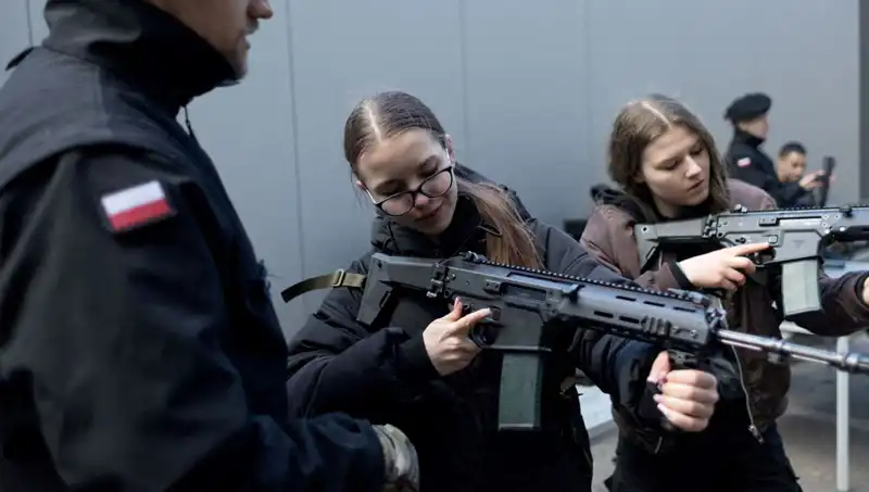 Polonya'da Sivil Askeri Eğitim Hamlesi: Ülke Savaşa Hazırlanıyor
