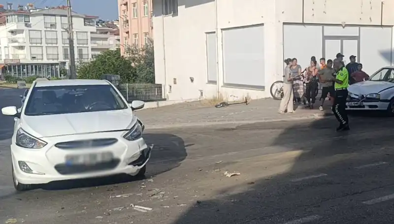 Antalya'da İki Otomobilin Çarpışması: Kaza Anının Detayları ve Sonrası