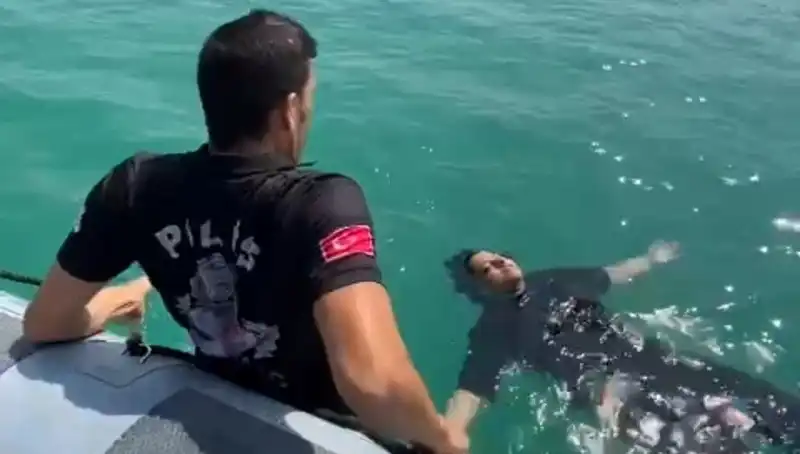 Baraj Gölünde Fark Edilen Kadın, Gemi Adamları Tarafından Kurtarıldı