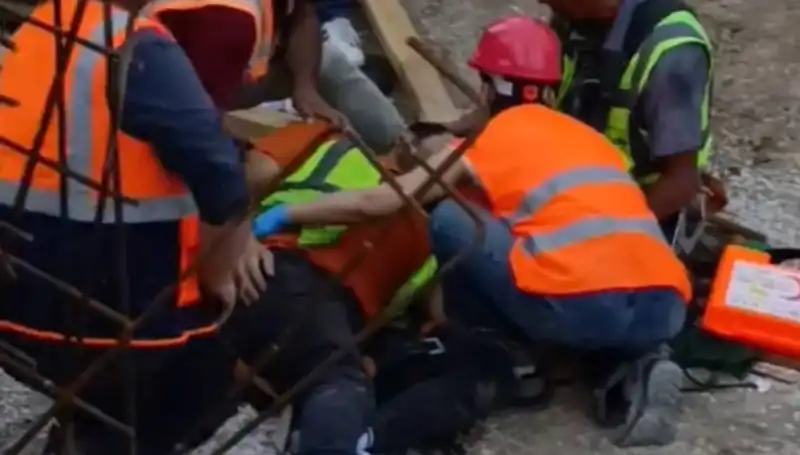 Adana'da İnşaat Kazası: İki İşçi Yaralandı, Olay Yeri Karıştı