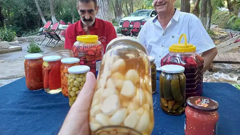 Araban Sarımsağı Nedir? Turşusu ile Sağlık ve Lezzet Buluyor!