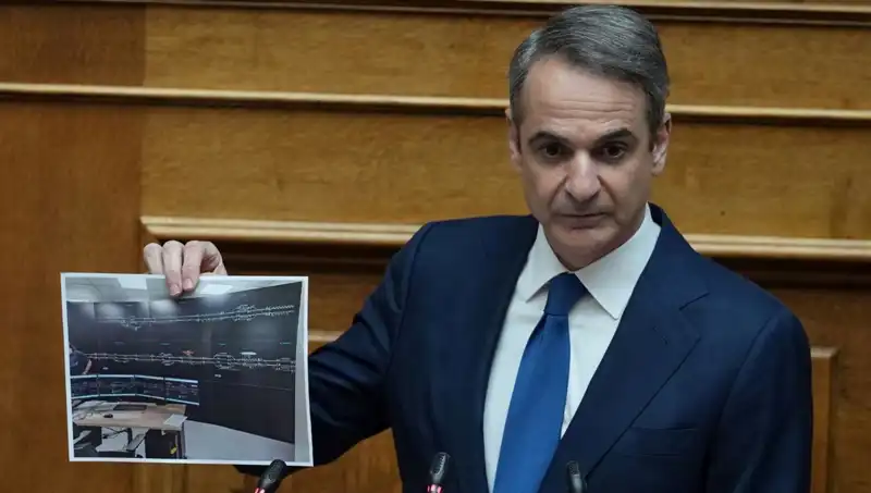Yunanistan'da Yeni Dönem Başladı: Miçotakis Protestolarla Sarsıldı