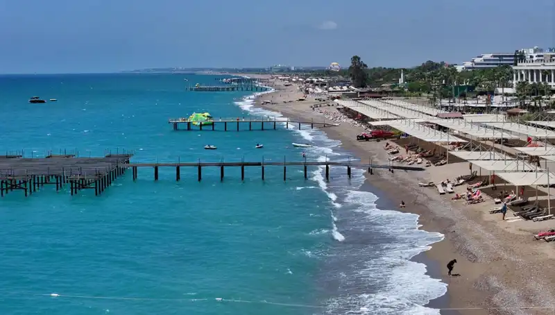 Antalya Sahillerinde Güneşin Keyfini Çıkarma Zamanı: Sonbahar Gelmeden!