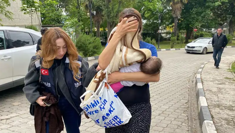 Evlerden Hırsızlık Yapan Kadın, Polisi Şaşırtan Yöntemlerle Yakalandı