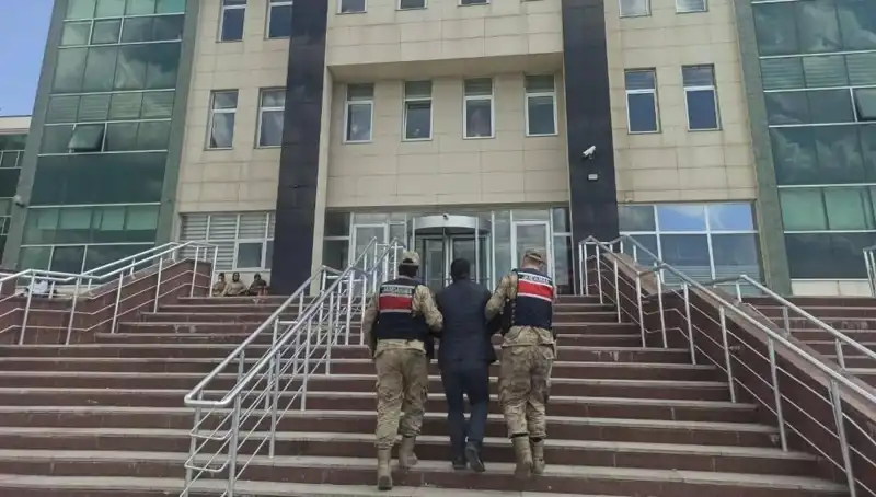 Hapis Cezasıyla Aranan Şahıs, Gizlendiği Yerde Titizlikle Yakalandı