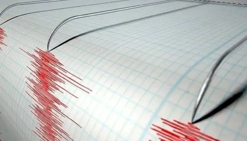 Ege Denizi'nde 3.5 Büyüklüğünde Deprem: Tedirgin Eden Sarsıntılar