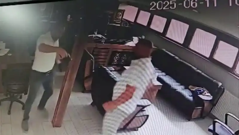 Alacak Verecek Meselesi Kanlı Çıktı: Kalfa, Patronunu Katletti
