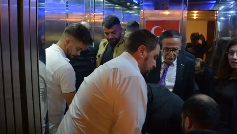 Volkan Konak Concertü Sırasında Kalp Krizi: Hayranları Şokta