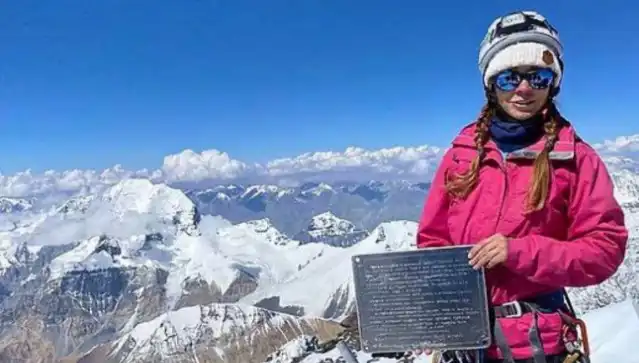 Kırık Bacakla 7 Bin Metre Yükseklikte Kaybolan Dağcı, Kurtarma Ekiplerini Zorluyor