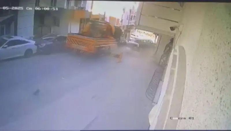 Kontrolden Çıkan Vinç, 23 Araca Çarparak Feci Bir Kaza Yaptı