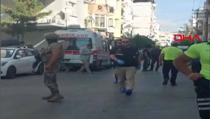 İzmir'de Karakola Düzenlenen Silahlı Saldırı: İki Şehit, Bir Yaralı