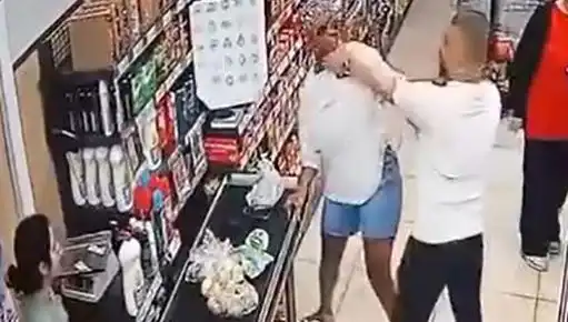 Market Kasa Sırasında Yaşanan Şok Olay: Anne ve Çocuğu Tedirgin Oldu