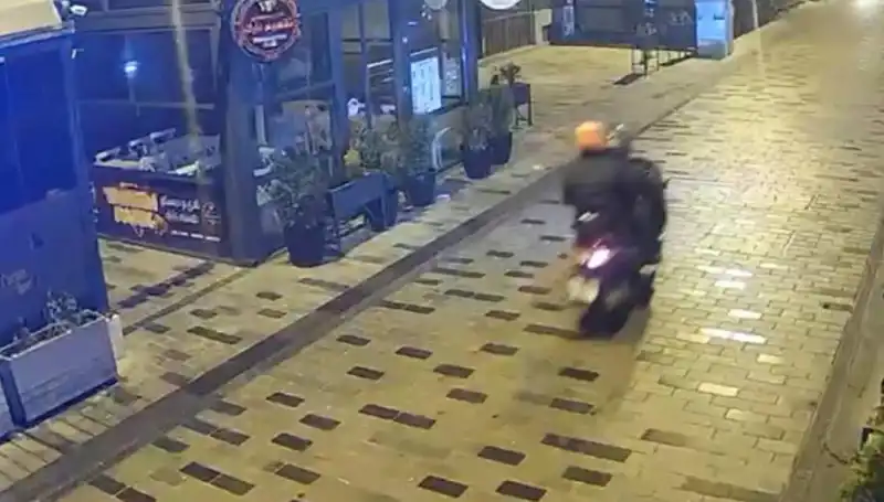 Gece Kulübünde Haraç Saldırısı: Torpil ve Silah Mermileri Havada Uçuştu