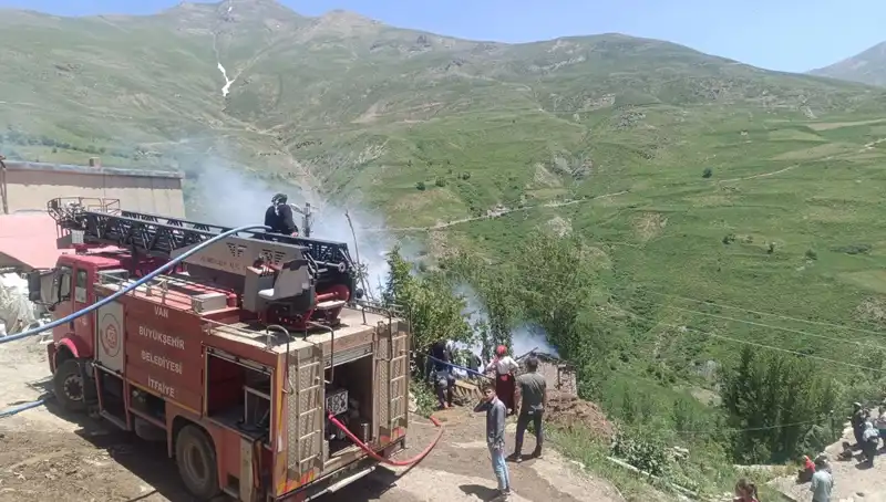 Van’da Evde Çıkan Yangın: Küçük Bir Çocuğun Hayatını Kaybetmesi Tüm Şehri Sarstı