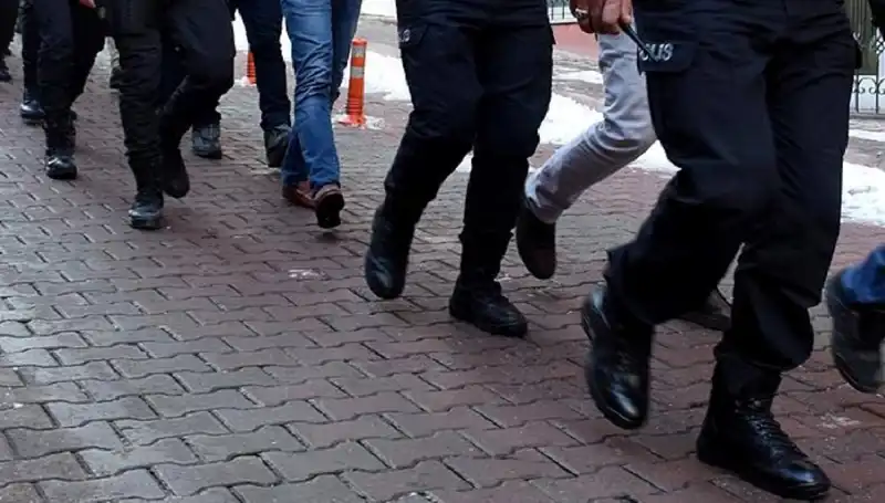 Antalya'da Silah Kaçakçılarına Büyük Darbe: Onlarca Gözaltı!
