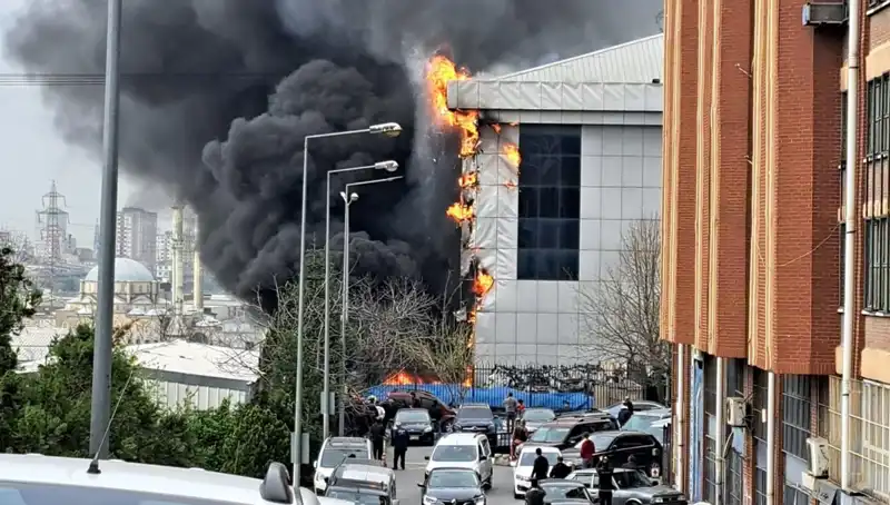Başakşehir'de Sanayi Sitesinde Korkutan Yangın: Olayın Ayrıntıları ve Son Gelişmeler