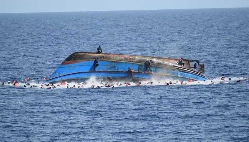 Filipinler'de Facia: Gemi Alabora Oldu, 4 Ölü, 7 Kayıp
