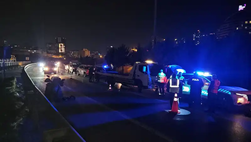 TEM Otoyolu'nda Şok Eden Kaza: Yolun Ortasında Yatan Adam Metrelerce Sürüklendi!
