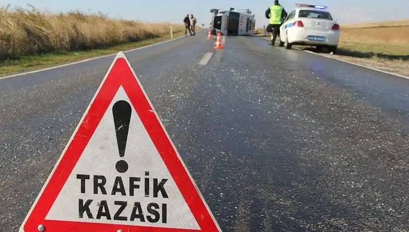 Niğde’de Zincirleme Kazada 16 Kişi Yaralandı: Olay Anı Kameralara Yansıdı