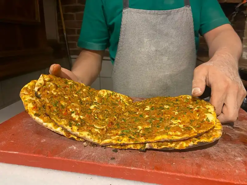 İstanbul Lahmacun Fiyatları Neden Semtlere Göre Değişiyor?