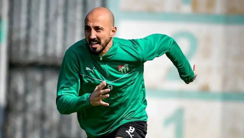 Milli Futbolcunun Yeni Durağı: 2. Lig İhtimali gündemde!**