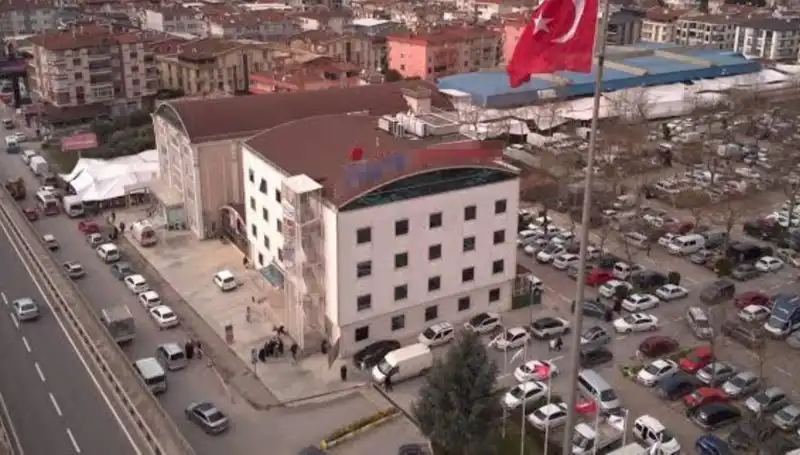 Özel Hastaneye Deprem Mührü: Perde Betonları Kestim İddiası Gündeme Geldi