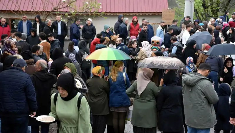 Bir Asırlık Geleneğin Göz Alıcı Kutlaması: 12 Bin Kişi Bayramlaştı!