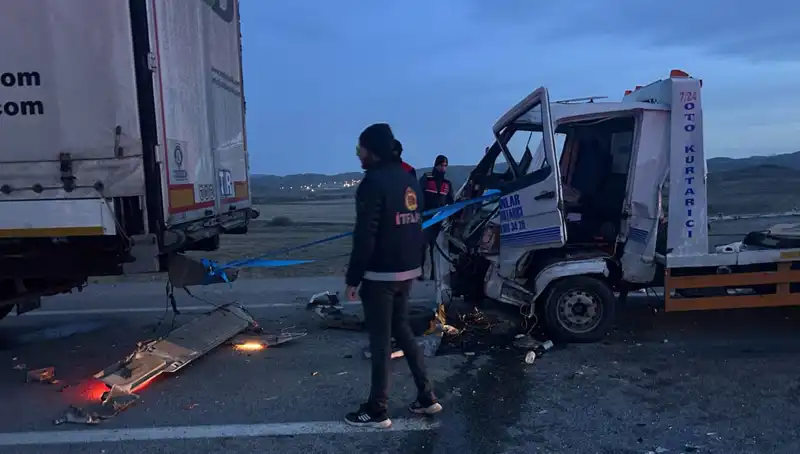 Kazaya Yardım Ederken Kaza Geçiren İki Araçta Dört Kişi Yaralandı