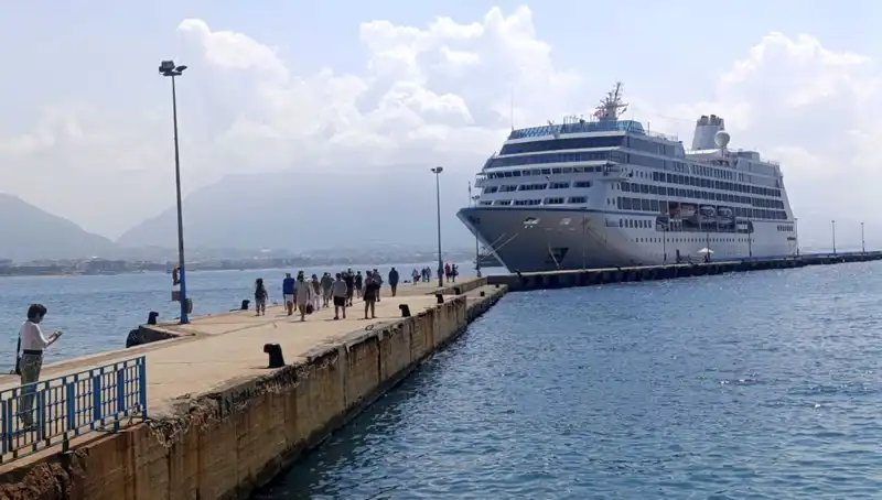 Alanya, ABD'li Turistlerin Yeni Gözdesi: Kruvaziyerler Limanda