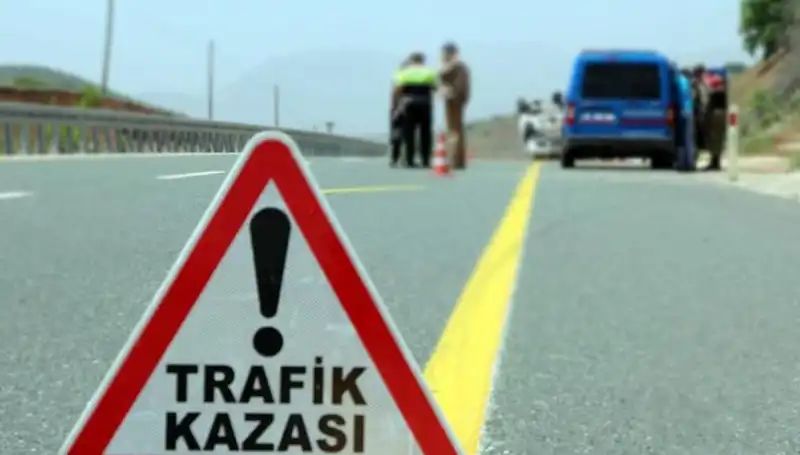 Otomobil ve Hafif Ticari Araç Feci Çarpışma: 6 Can Kaybı