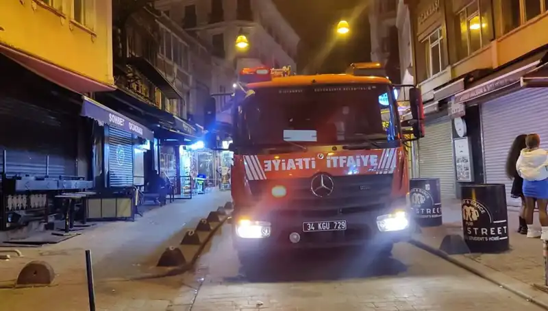 Beyoğlu'nda Korkunç Kaza: Asansör Boşluğuna Düşen Müşteri Yaralandı!