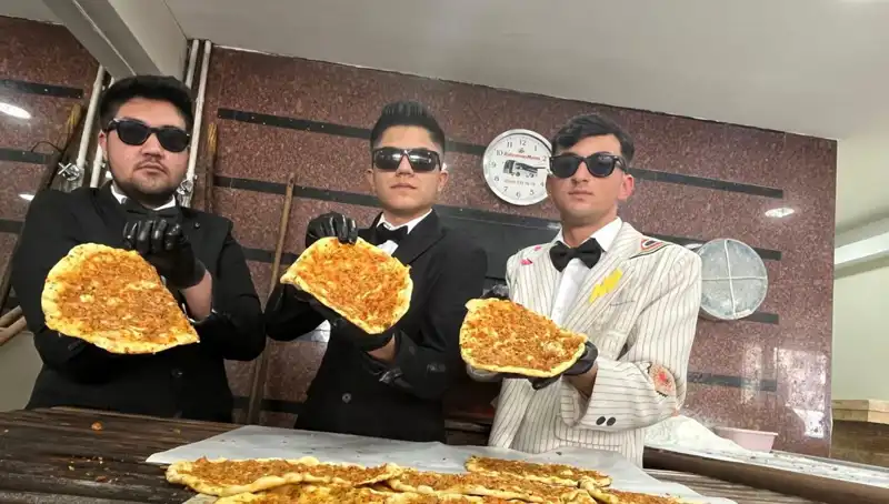 Takım Elbiseli Fırıncılar: Geleneğe Modern Bir Dokunuş!