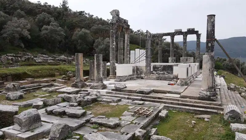 Zeus Tapınağı'ndaki Restorasyon: Tarihi Eserin Yeniden Hayat Bulma Süreci