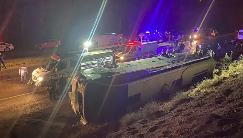 İşçi Servisi Şarampole Devrildi: 23 Kişi Yaralandı, Olayın Sebepleri Araştırılıyor