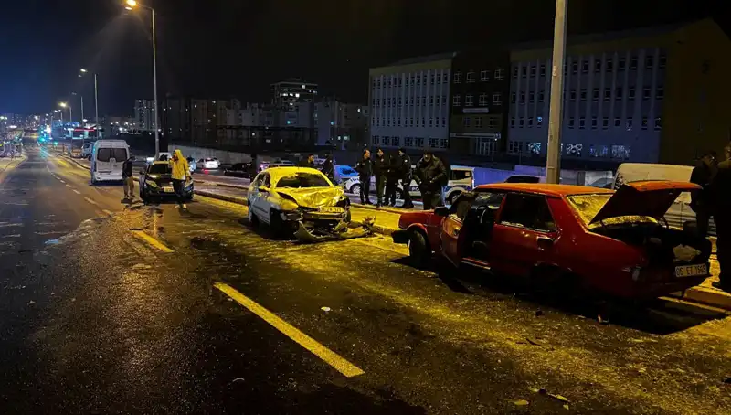 Kayseri'de Feci Kaza: 11 Araç Birbirine Girdi, Yarım Saatte Trafik Felç Oldu