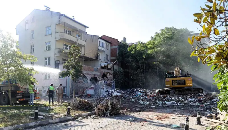 Sındırgı'da Deprem Artçılarının Sırasındaki Etkiler ve Yaşananlar